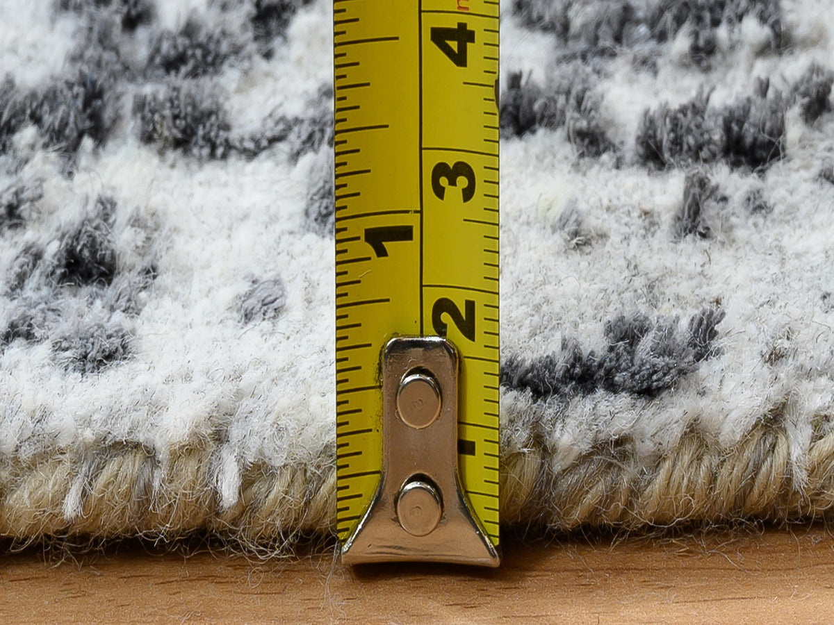 Transitional hand-knotted wool/pure silk runner in Gray, 2'7" x 8'2" — SKU O064324 (view 7)