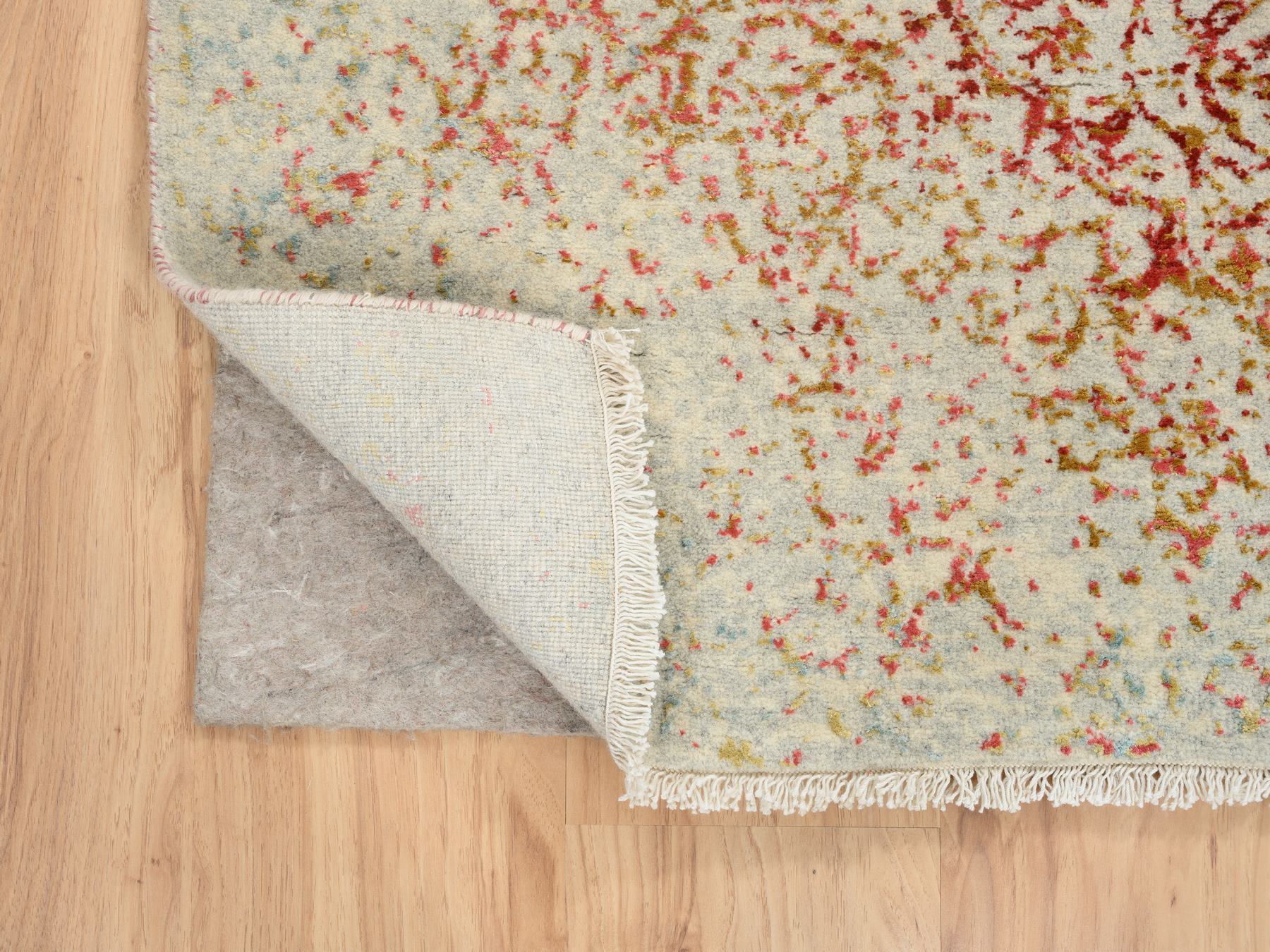 Modern / Contemporary hand-knotted wool/silk rug in Pink, 4'2" x 6' — SKU O064561 (view 3)