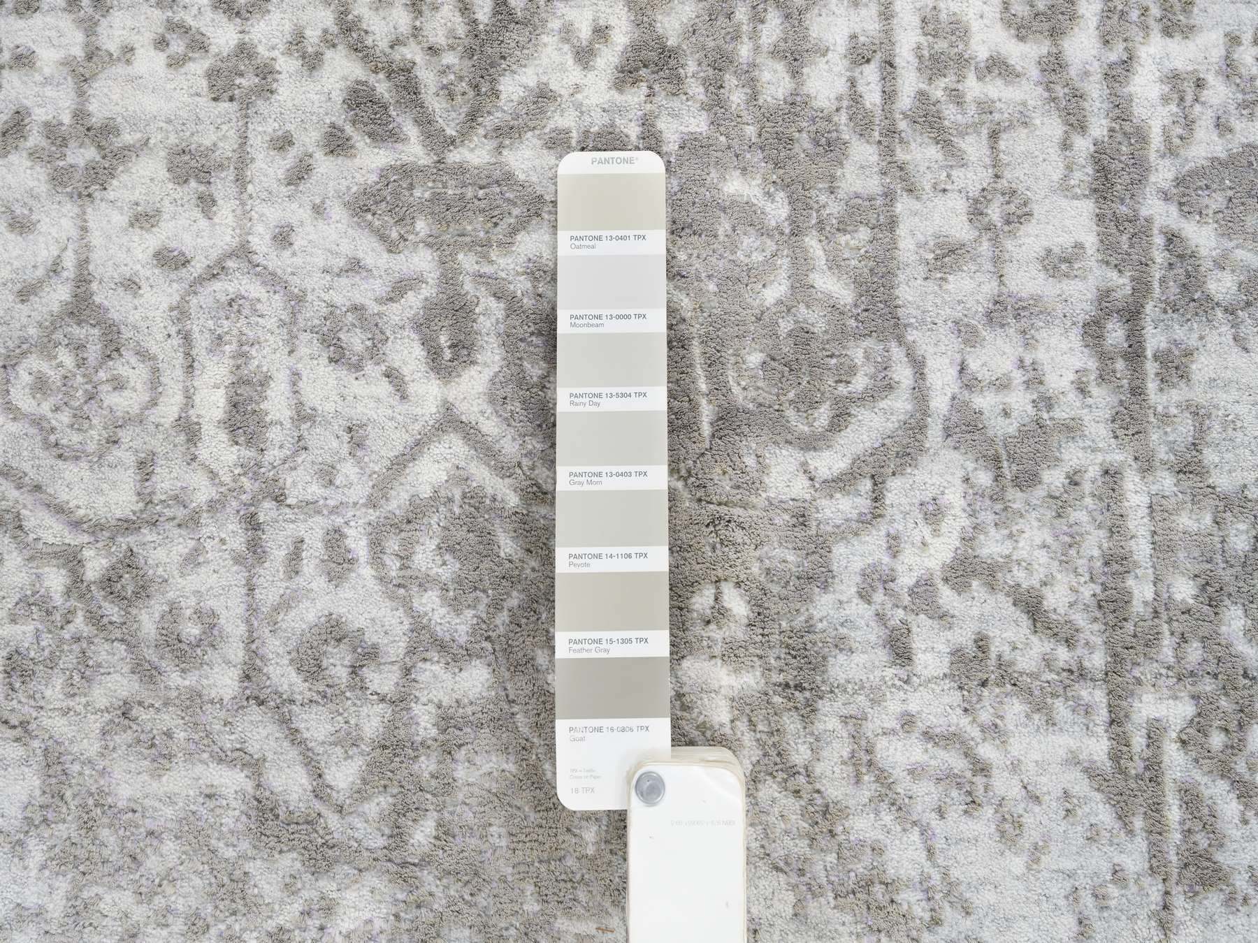 Transitional hand-knotted wool/silk runner in Gray, 2'6" x 8' — SKU O064600 (view 4)