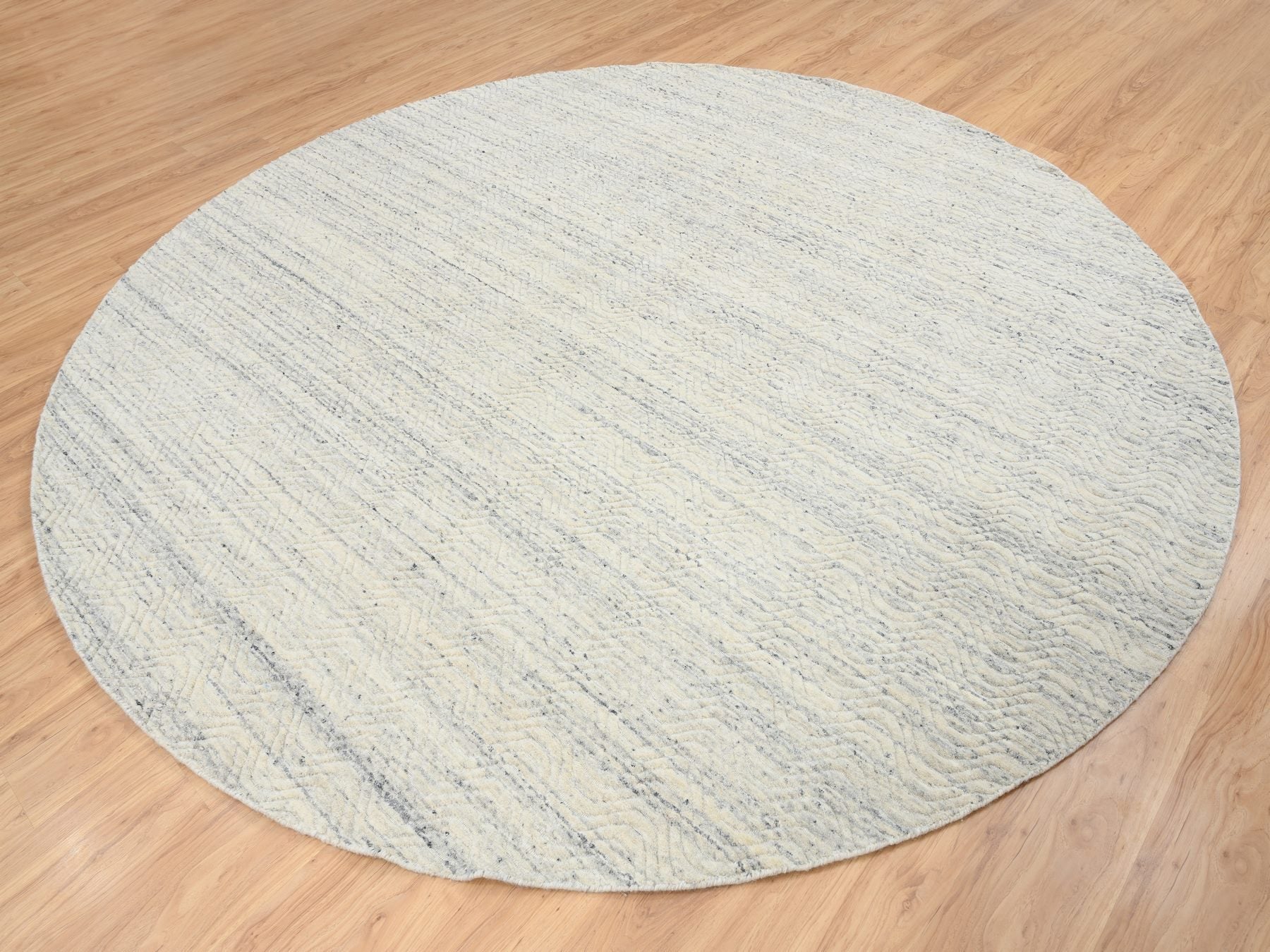 Modern / Contemporary hand-knotted wool rug in Beige, 9'10" x 9'10" — SKU O064605 (view 4)