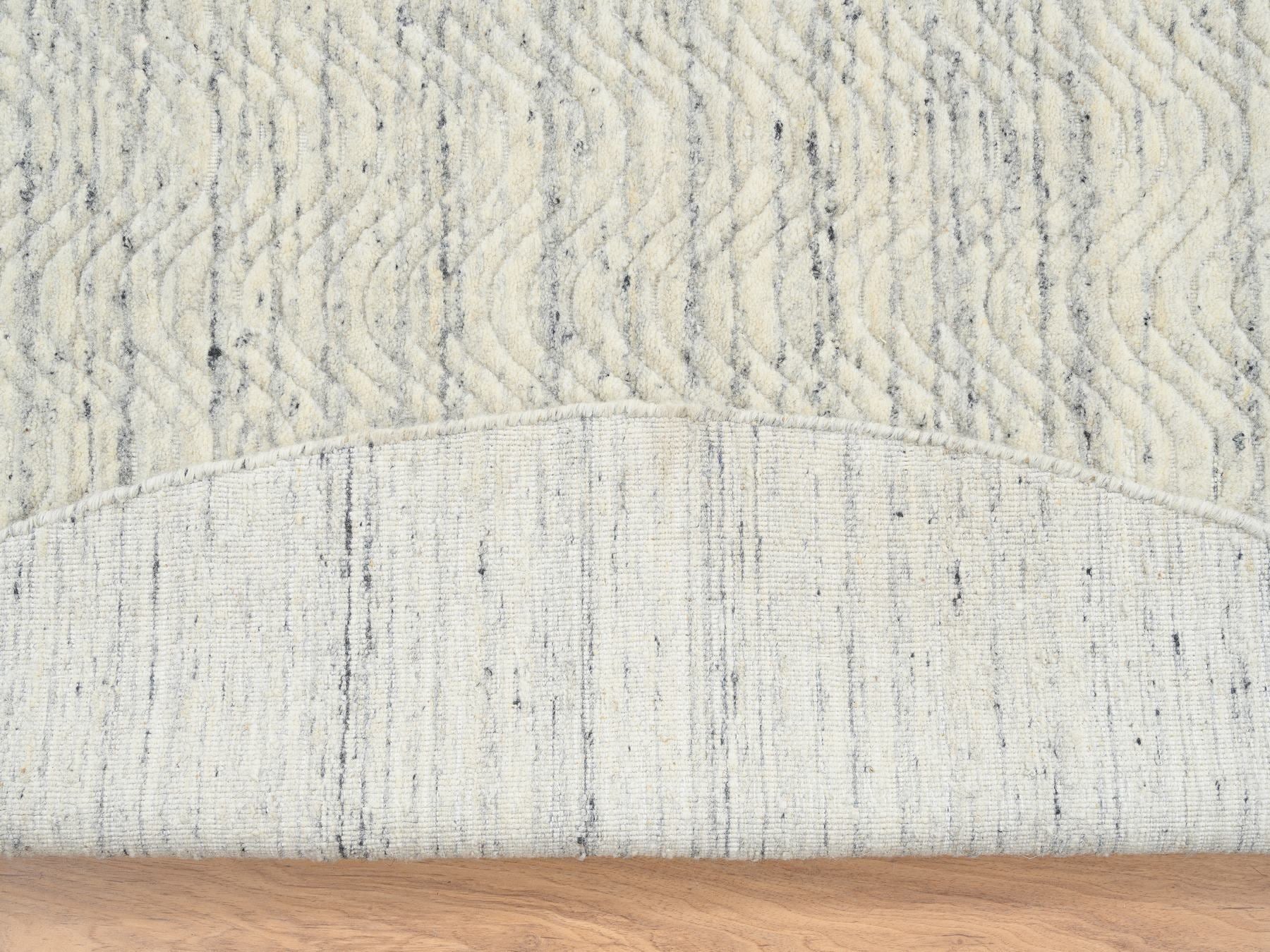 Modern / Contemporary hand-knotted wool rug in Beige, 9'10" x 9'10" — SKU O064605 (view 5)