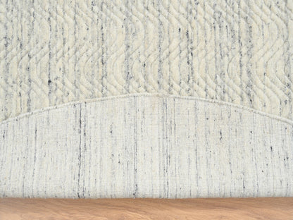 Modern / Contemporary hand-knotted wool rug in Beige, 9'10" x 9'10" — SKU O064605 (view 5)