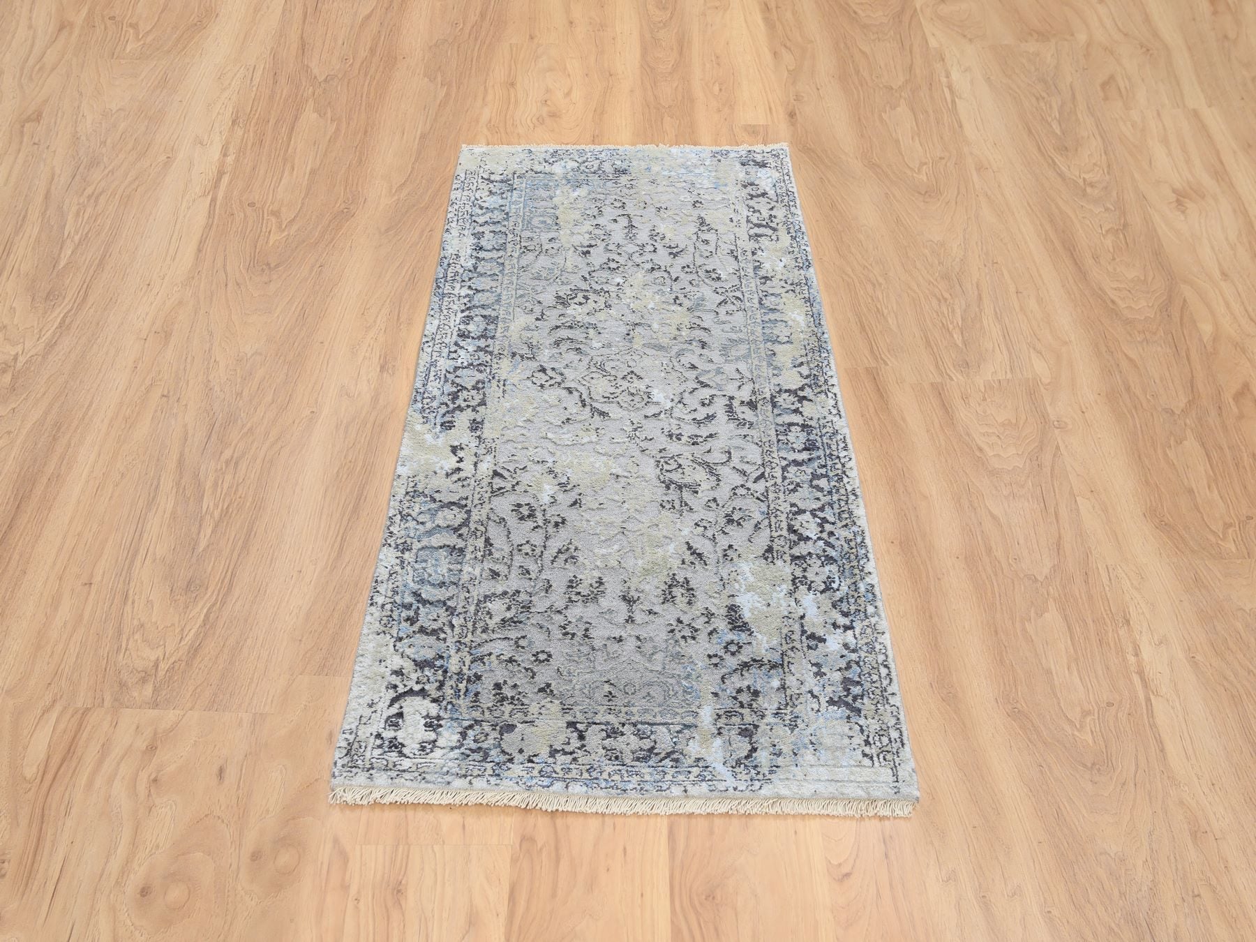 Gray 2'6" x 6'1" Transitional Hand knotted Wool/Silk Rug - Sku: O064609