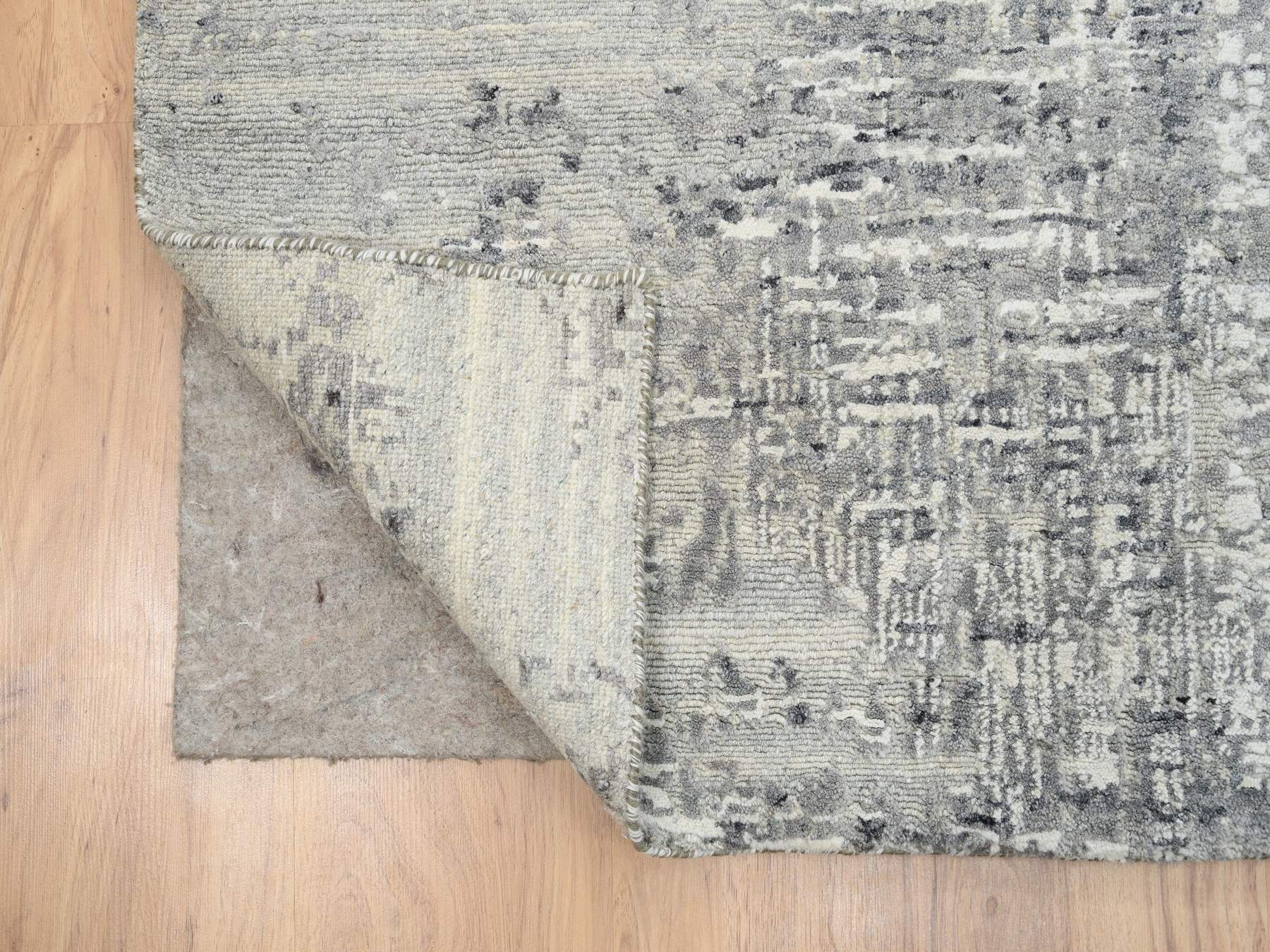 Modern / Contemporary hand-knotted wool runner in Gray, 8'1" x 16' — SKU O064689 (view 4)