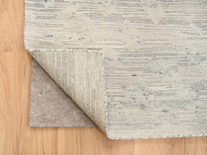 Modern / Contemporary hand-knotted wool rug in Gray, 8'1" x 8'1" — SKU O064690 (view 4)