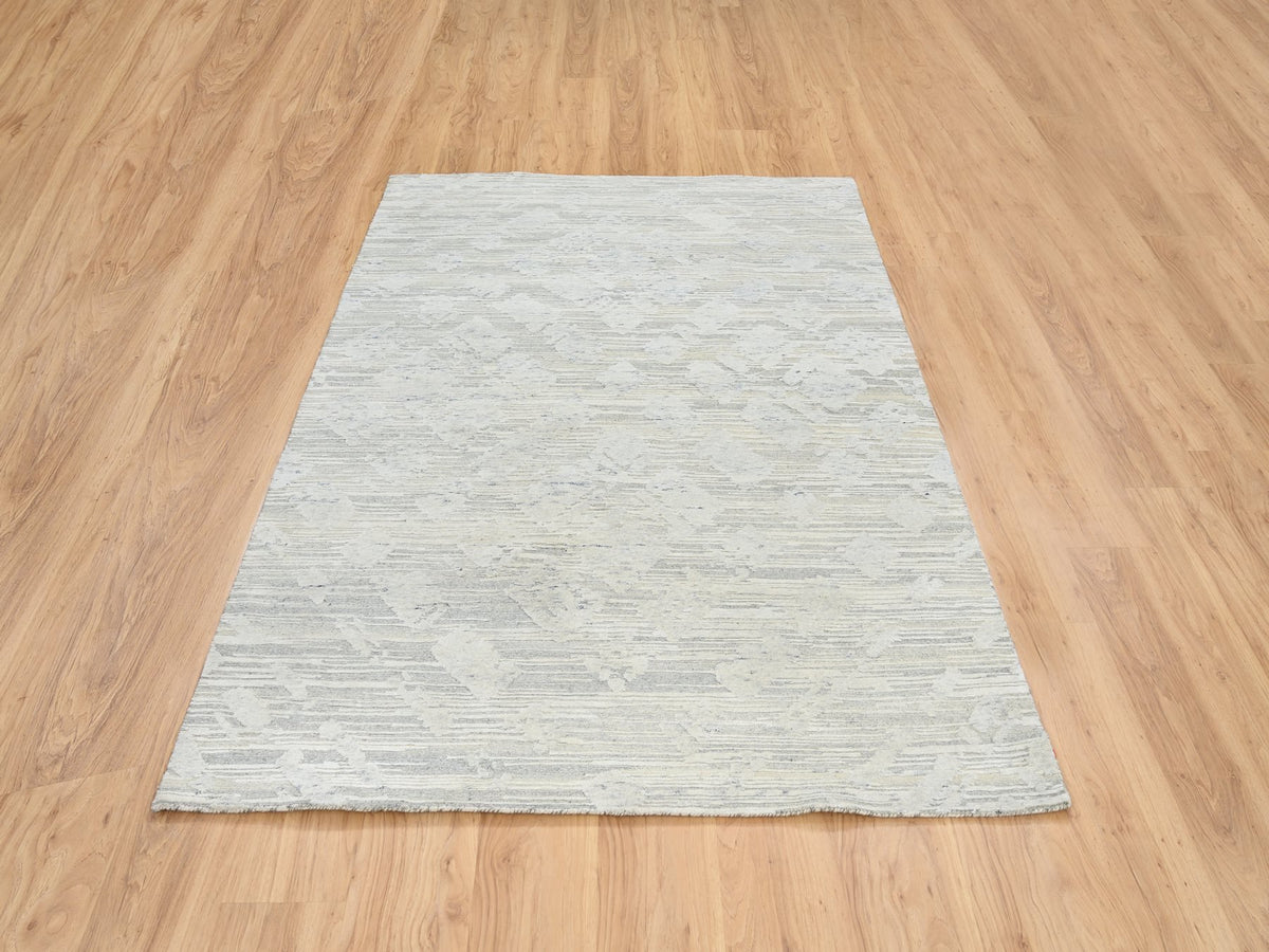 Modern / Contemporary hand-knotted wool rug in Gray, 5'1" x 7'3" — SKU O064699 (view 2)
