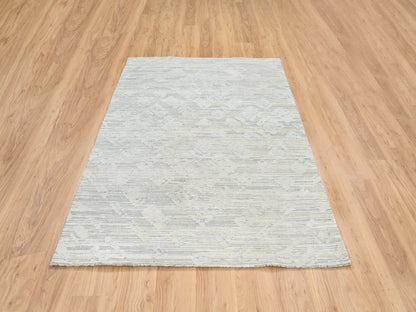 Modern / Contemporary hand-knotted wool rug in Gray, 5'1" x 7'3" — SKU O064699 (view 2)
