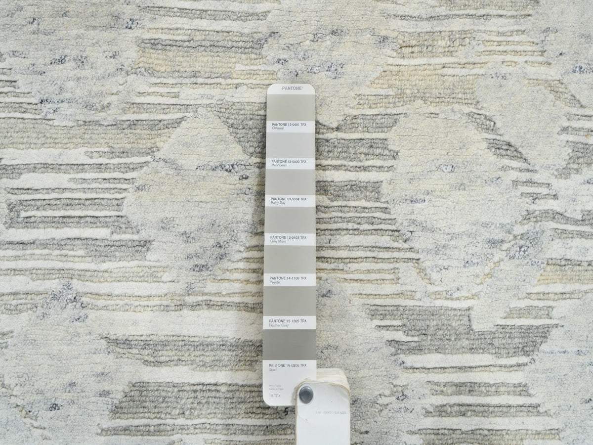 Modern / Contemporary hand-knotted wool rug in Gray, 5'1" x 7'3" — SKU O064699 (view 4)