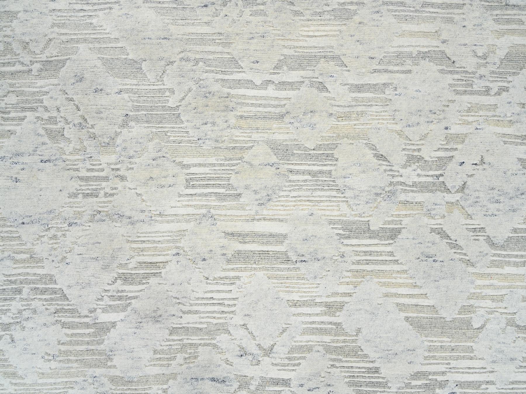 Modern / Contemporary hand-knotted wool rug in Gray, 5'1" x 7'3" — SKU O064699 (view 5)