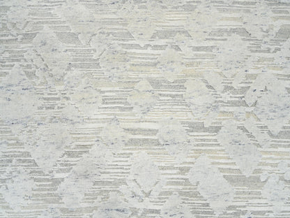 Modern / Contemporary hand-knotted wool rug in Gray, 5'1" x 7'3" — SKU O064699 (view 5)