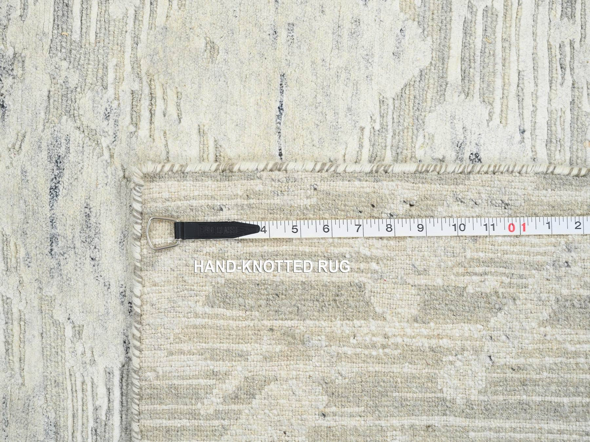 Modern / Contemporary hand-knotted wool rug in Gray, 5'1" x 7'3" — SKU O064699 (view 8)