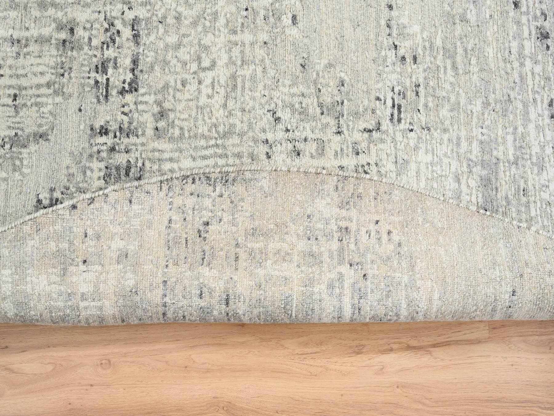 Modern / Contemporary hand-knotted wool rug in Gray, 7'10" x 7'10" — SKU O064700 (view 5)