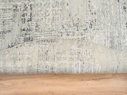 Modern / Contemporary hand-knotted wool rug in Gray, 7'10" x 7'10" — SKU O064700 (view 5)