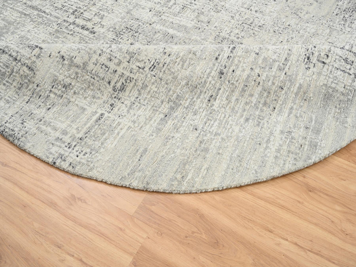 Modern / Contemporary hand-knotted wool rug in Gray, 7'10" x 7'10" — SKU O064700 (view 7)