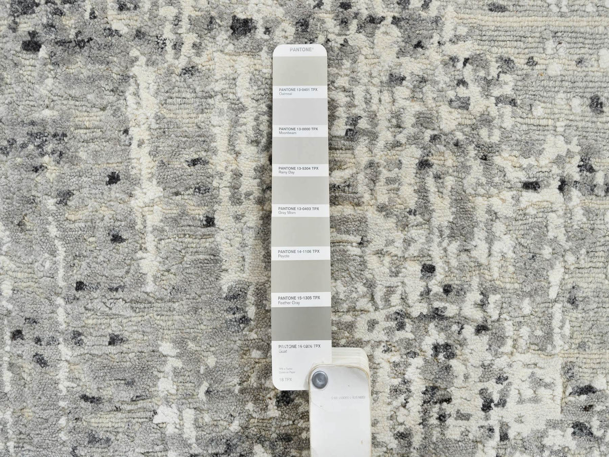 Modern / Contemporary hand-knotted wool rug in Gray, 6' x 6' — SKU O064701 (view 4)