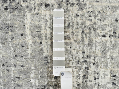 Modern / Contemporary hand-knotted wool rug in Gray, 6' x 6' — SKU O064701 (view 4)