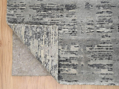 Modern / Contemporary hand-knotted wool rug in Gray, 9'2" x 11'10" — SKU O064704 (view 4)
