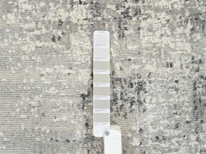 Modern / Contemporary hand-knotted wool runner in Gray, 2'7" x 6' — SKU O064705 (view 4)