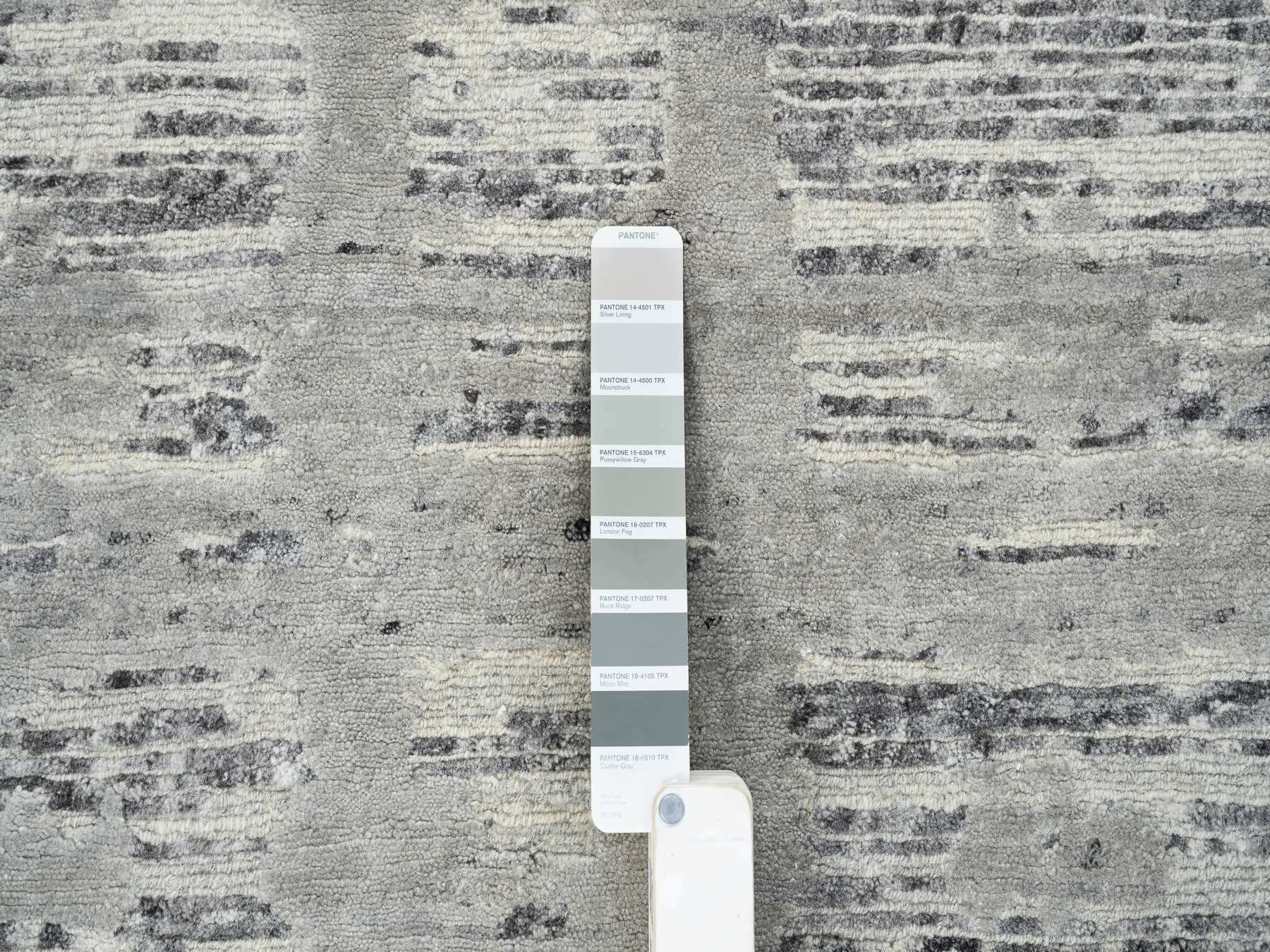 Modern / Contemporary hand-knotted wool rug in Gray, 13'10" x 20'2" — SKU O064715 (view 7)