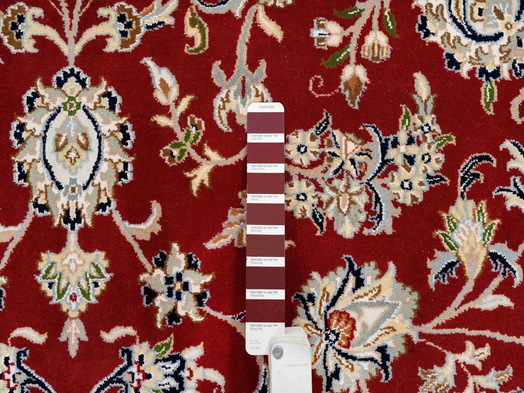 Nain Fine Oriental hand-knotted wool rug in Red & Ivory, 9'1" x 9'1" — SKU O064728 (view 8)