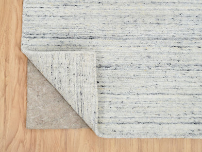Modern / Contemporary hand-knotted wool runner in Ivory, 2'6" x 11'10" — SKU O064781 (view 3)