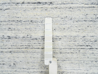 Modern / Contemporary hand-knotted wool runner in Ivory, 2'6" x 11'10" — SKU O064781 (view 4)