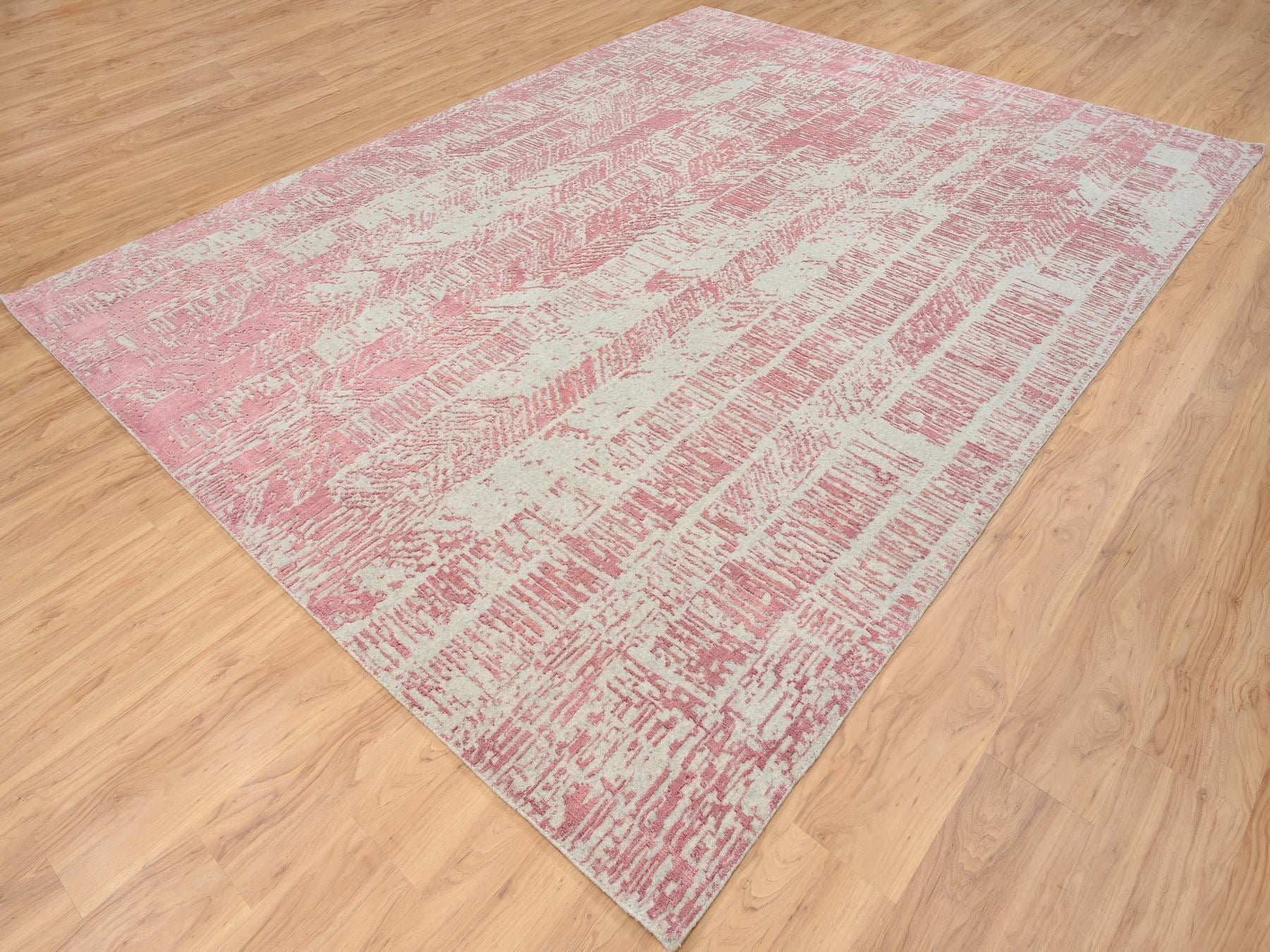 Transitional hand-knotted wool/silk rug in Pink, 9' x 11'9" — SKU O064809 (view 3)