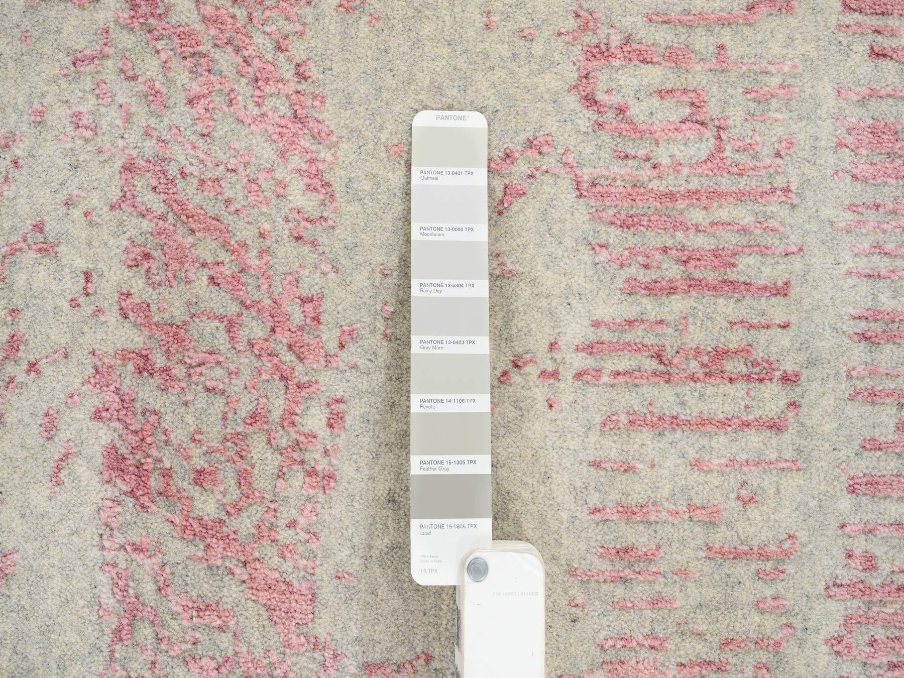 Transitional hand-knotted wool/silk rug in Pink, 9' x 11'9" — SKU O064809 (view 7)