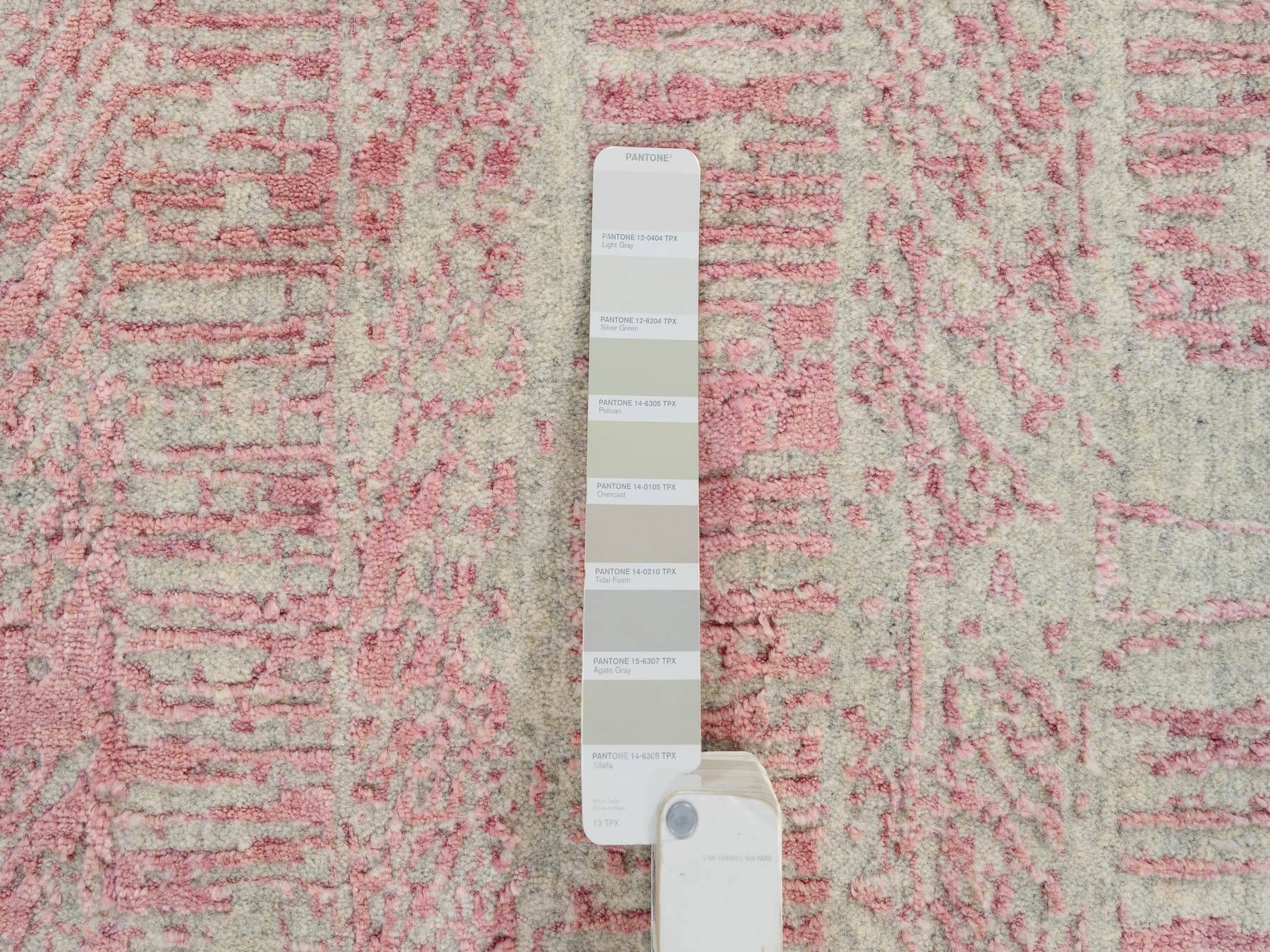 Transitional hand-knotted wool/silk runner in Pink, 2'6" x 8' — SKU O064812 (view 4)