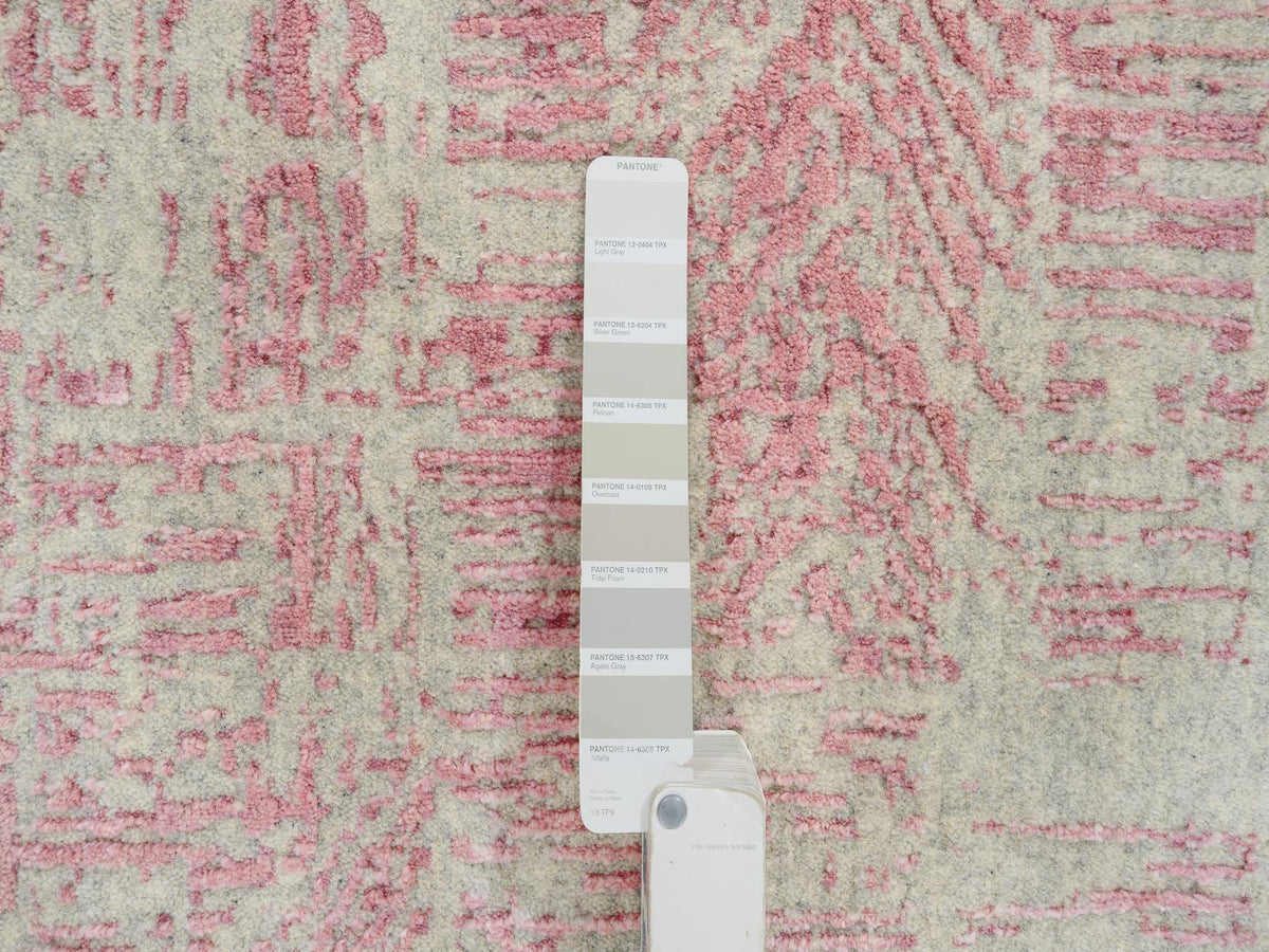 Transitional hand-knotted wool/art silk runner in Pink, 2'6" x 10' — SKU O064813 (view 4)
