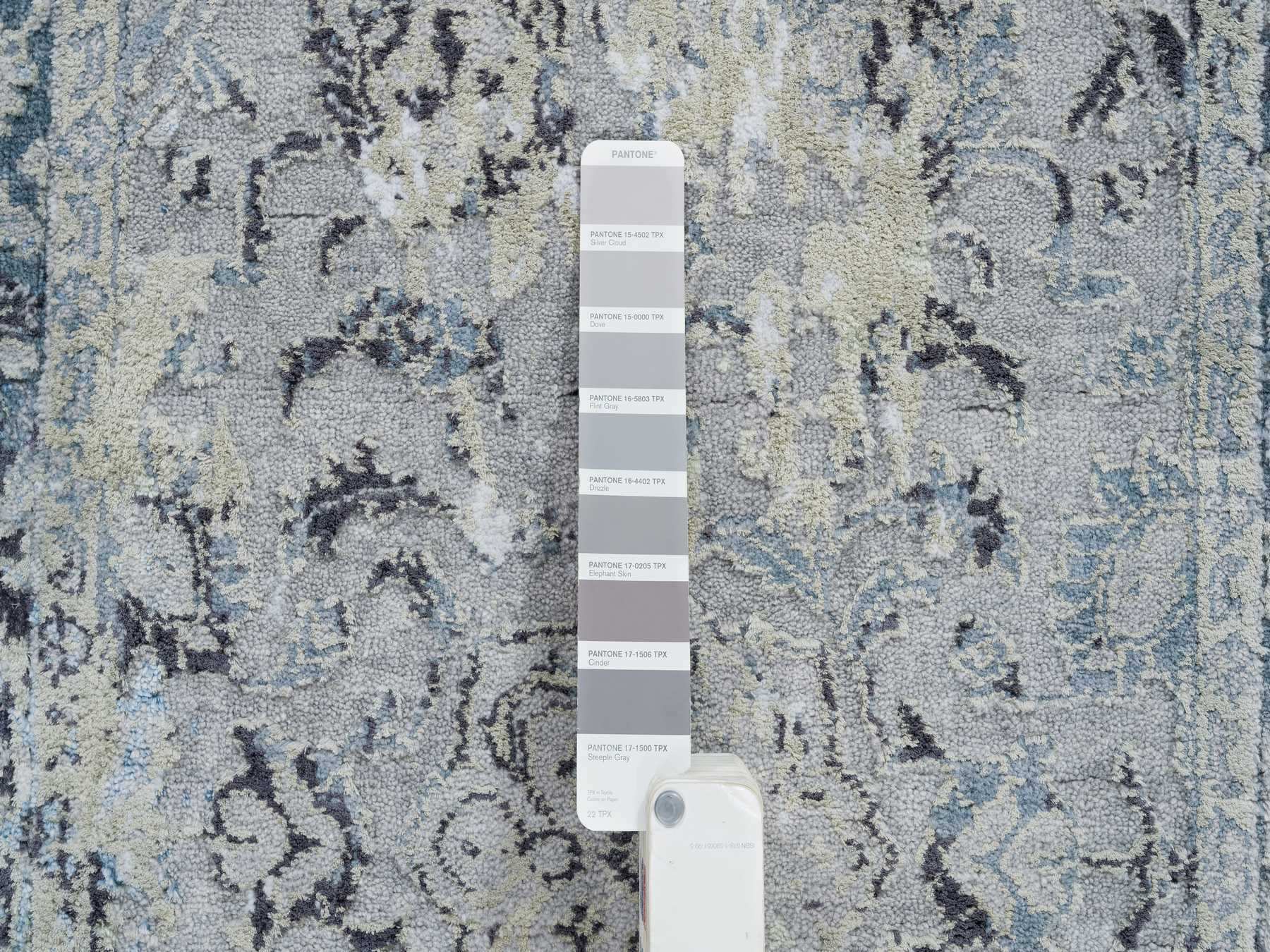 Kashan Transitional hand-knotted wool/silk runner in Gray, 2'6" x 6' — SKU O064828 (view 4)