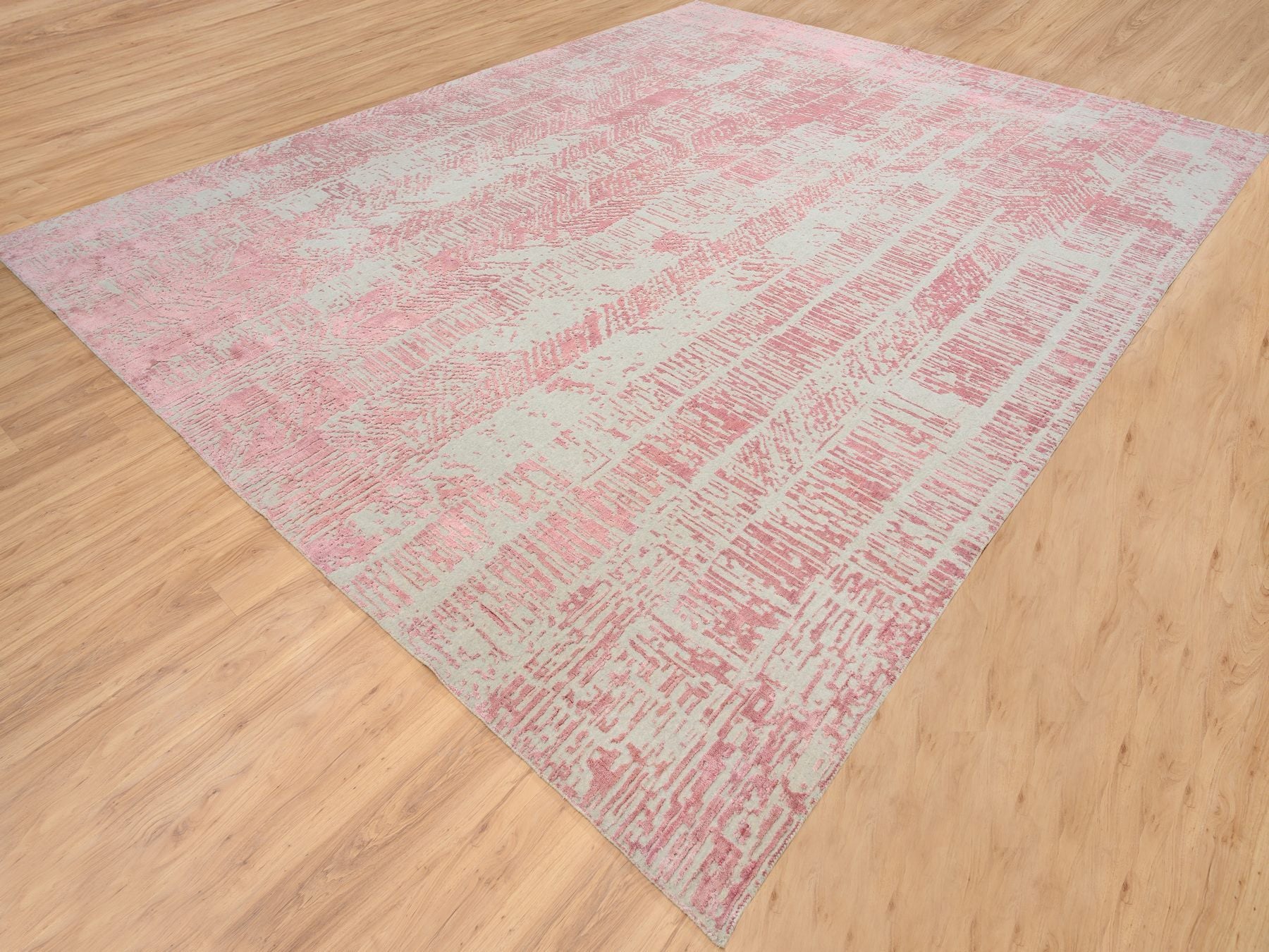 Transitional hand-knotted wool/art silk rug in Pink, 11'10" x 15'1" — SKU O064841 (view 3)