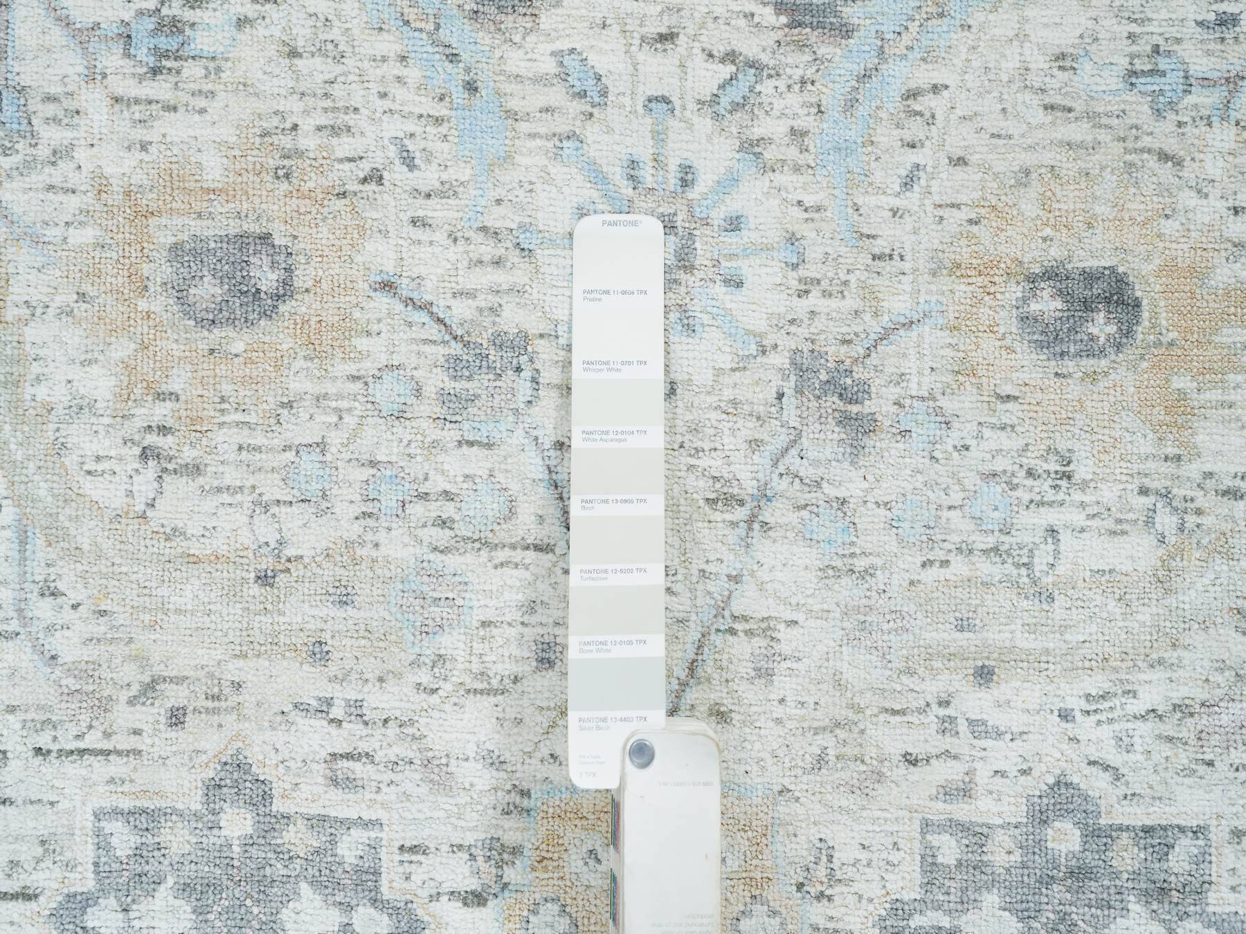 Transitional hand-knotted wool/silk runner in Ivory, 2'7" x 8'2" — SKU O064886 (view 4)