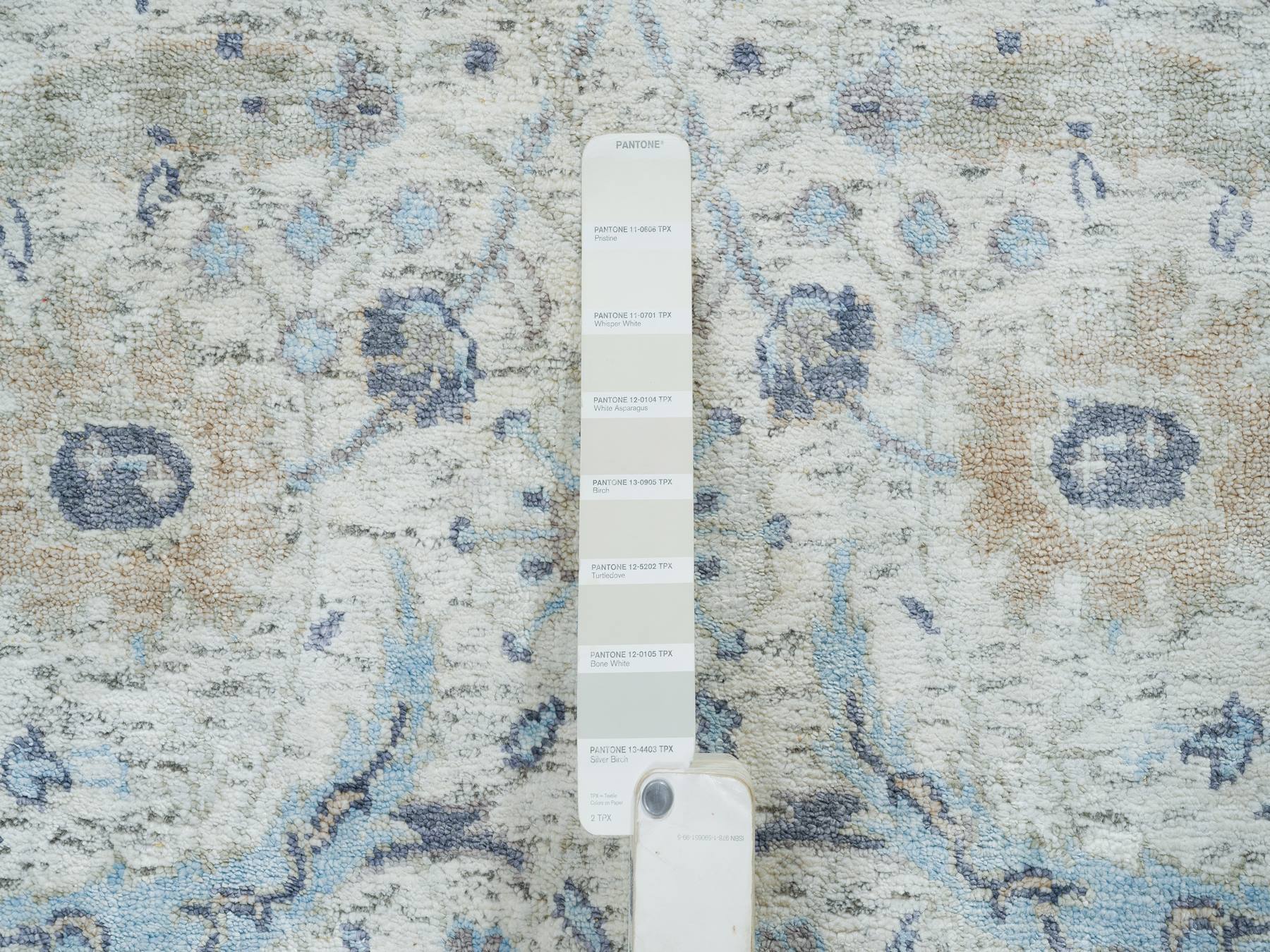 Transitional hand-knotted wool/silk runner in Ivory, 2'6" x 23'10" — SKU O064903 (view 4)
