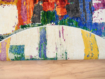 Modern / Contemporary hand-knotted wool/sari silk rug in Multicolored, 5' x 5' — SKU O064906 (view 3)