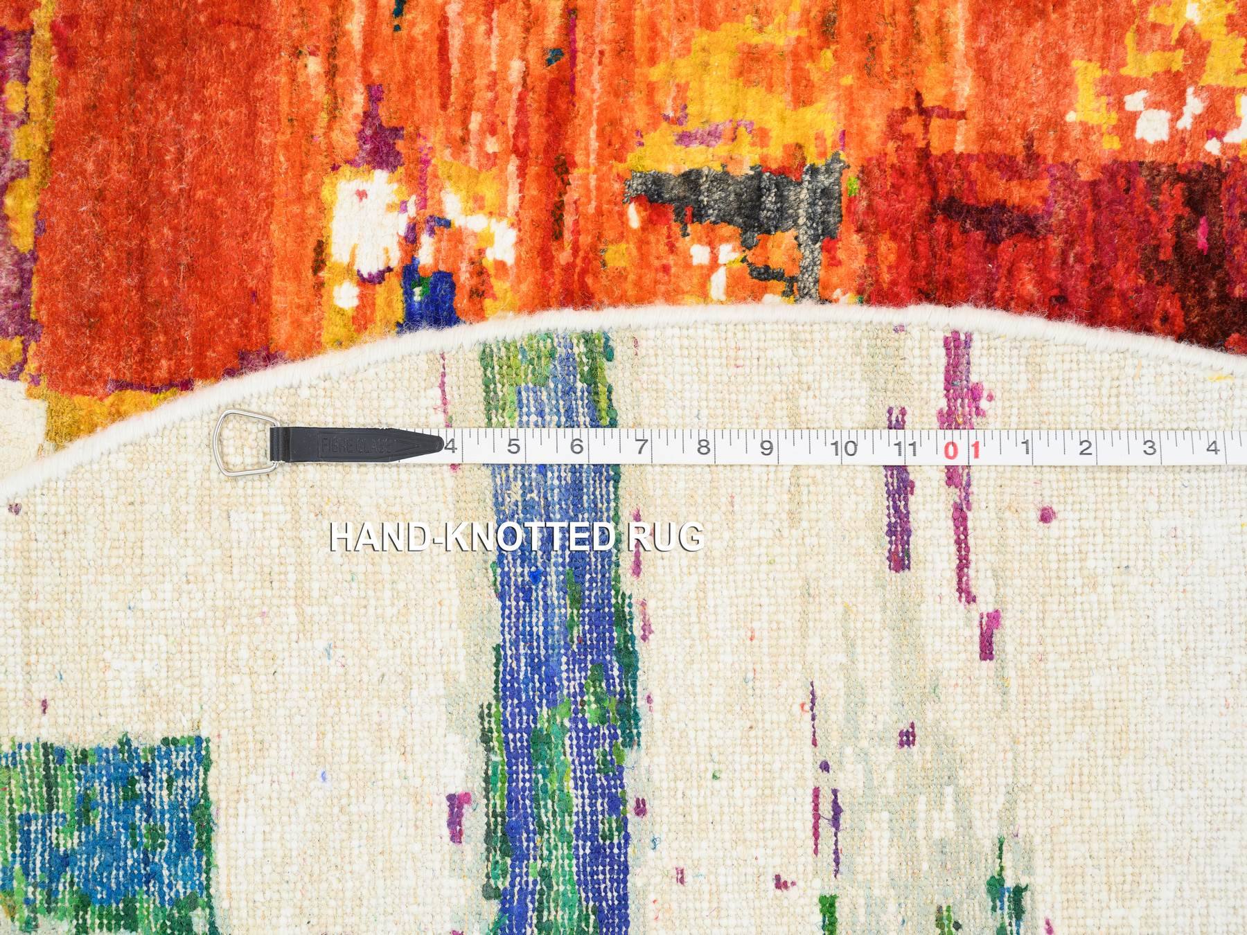Modern / Contemporary hand-knotted wool/sari silk rug in Multicolored, 5' x 5' — SKU O064906 (view 8)