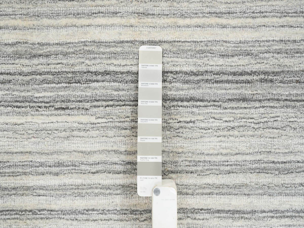 Modern / Contemporary hand-knotted wool rug in Gray, 5'10" x 5'10" — SKU O064984 (view 4)