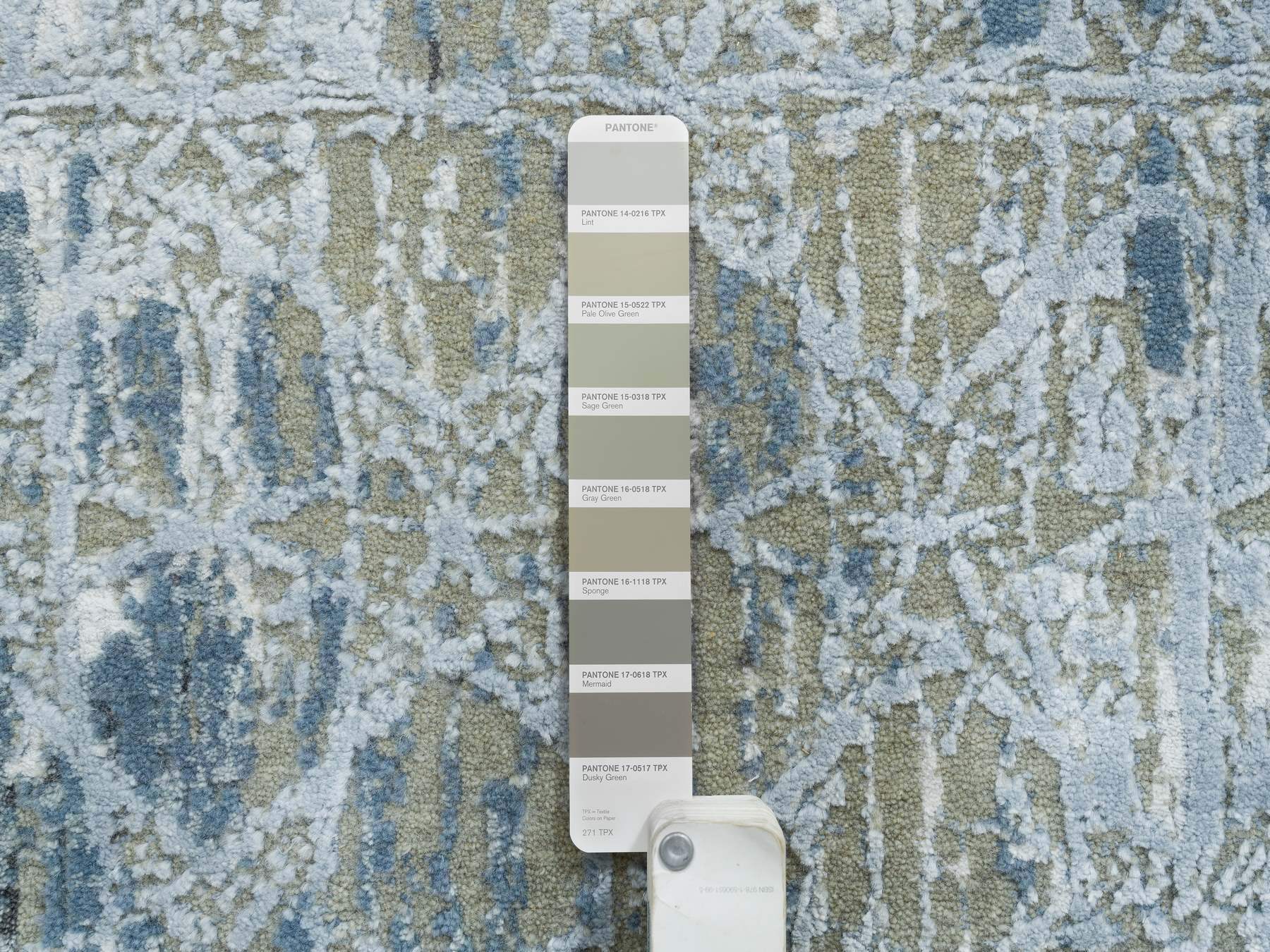 Modern / Contemporary hand-knotted wool/silk runner in Gray, 2'6" x 10' — SKU O065019 (view 4)