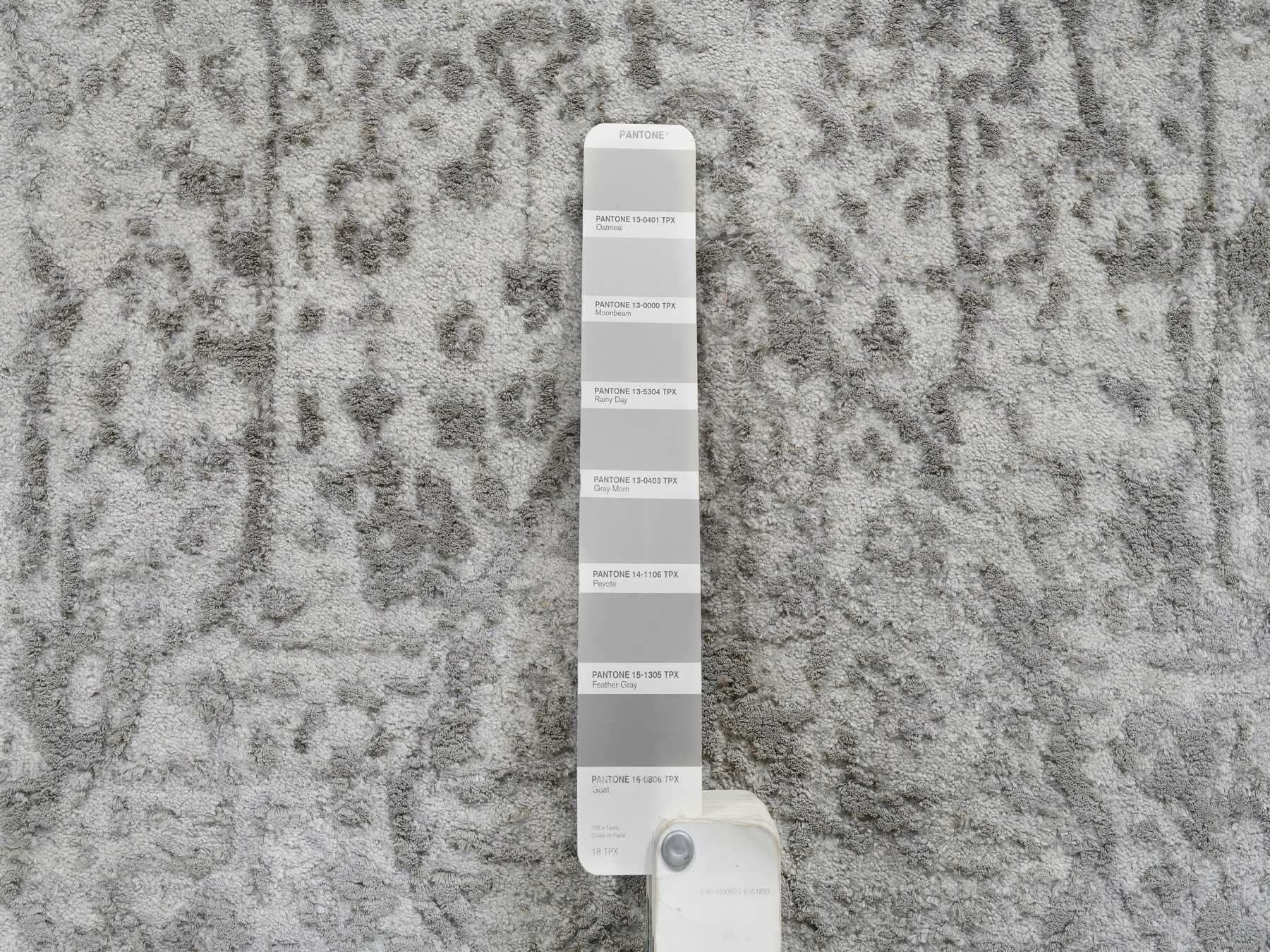 Transitional hand-knotted wool/silk runner in Gray, 2'7" x 20' — SKU O065021 (view 4)