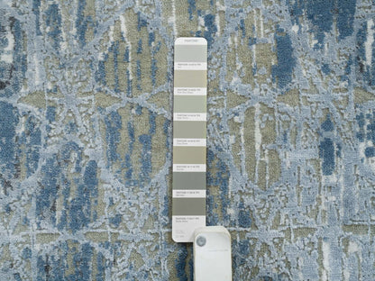 Modern / Contemporary hand-knotted wool/silk runner in Gray, 2'6" x 8'3" — SKU O065027 (view 4)
