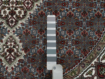 Tabriz Fine Oriental hand-knotted wool rug in Gray, 5' x 5' — SKU O065121 (view 4)