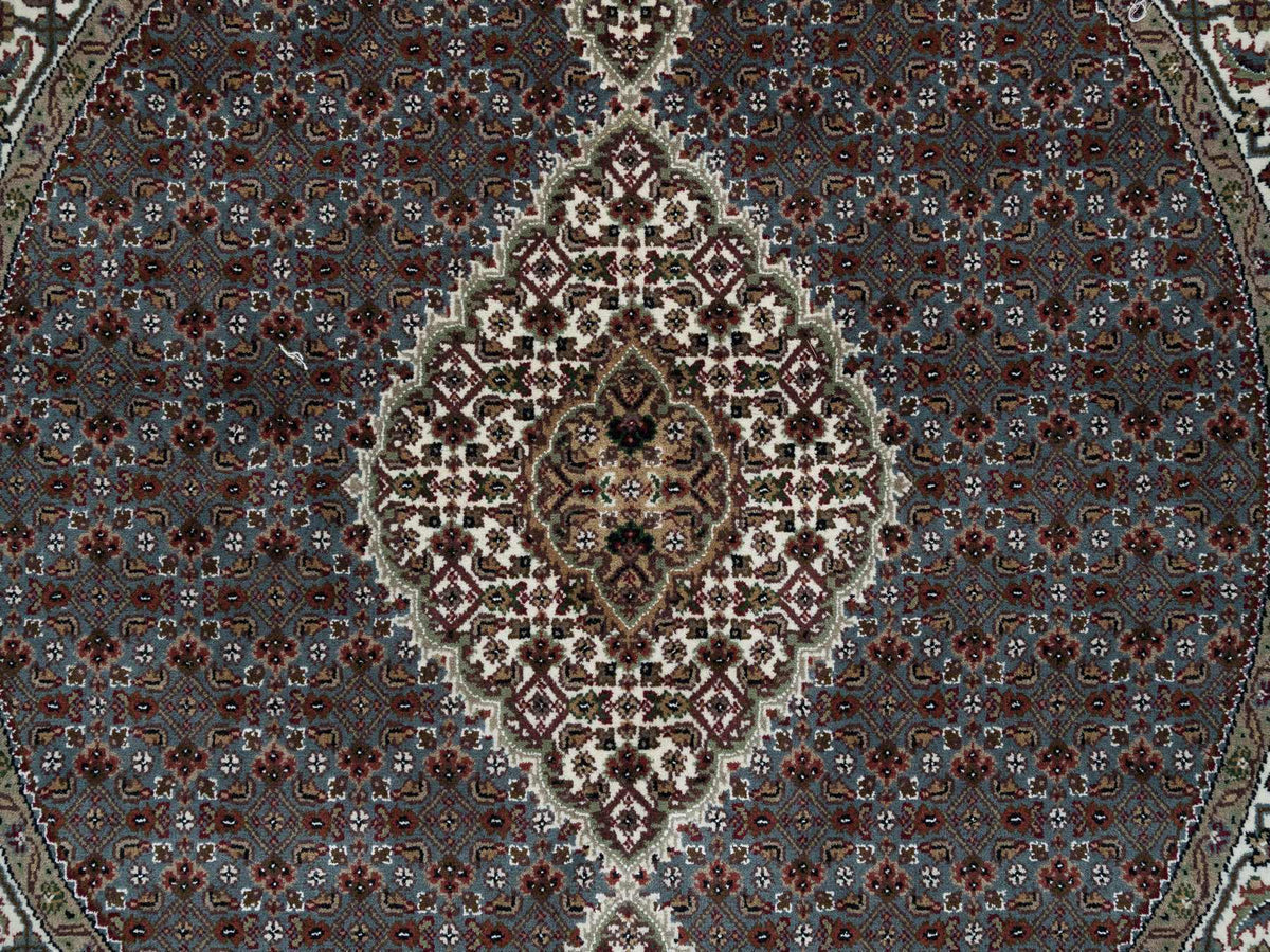 Tabriz Fine Oriental hand-knotted wool rug in Gray, 5' x 5' — SKU O065121 (view 5)