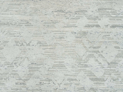Modern / Contemporary hand-knotted wool rug in Gray, 8' x 8' — SKU O065148 (view 8)
