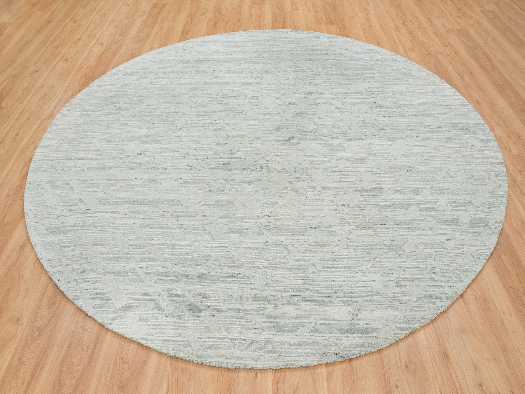 Modern / Contemporary hand-knotted wool rug in Gray, 9' x 9' — SKU O065149 (view 2)