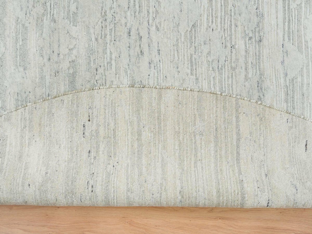 Modern / Contemporary hand-knotted wool rug in Gray, 9' x 9' — SKU O065149 (view 4)