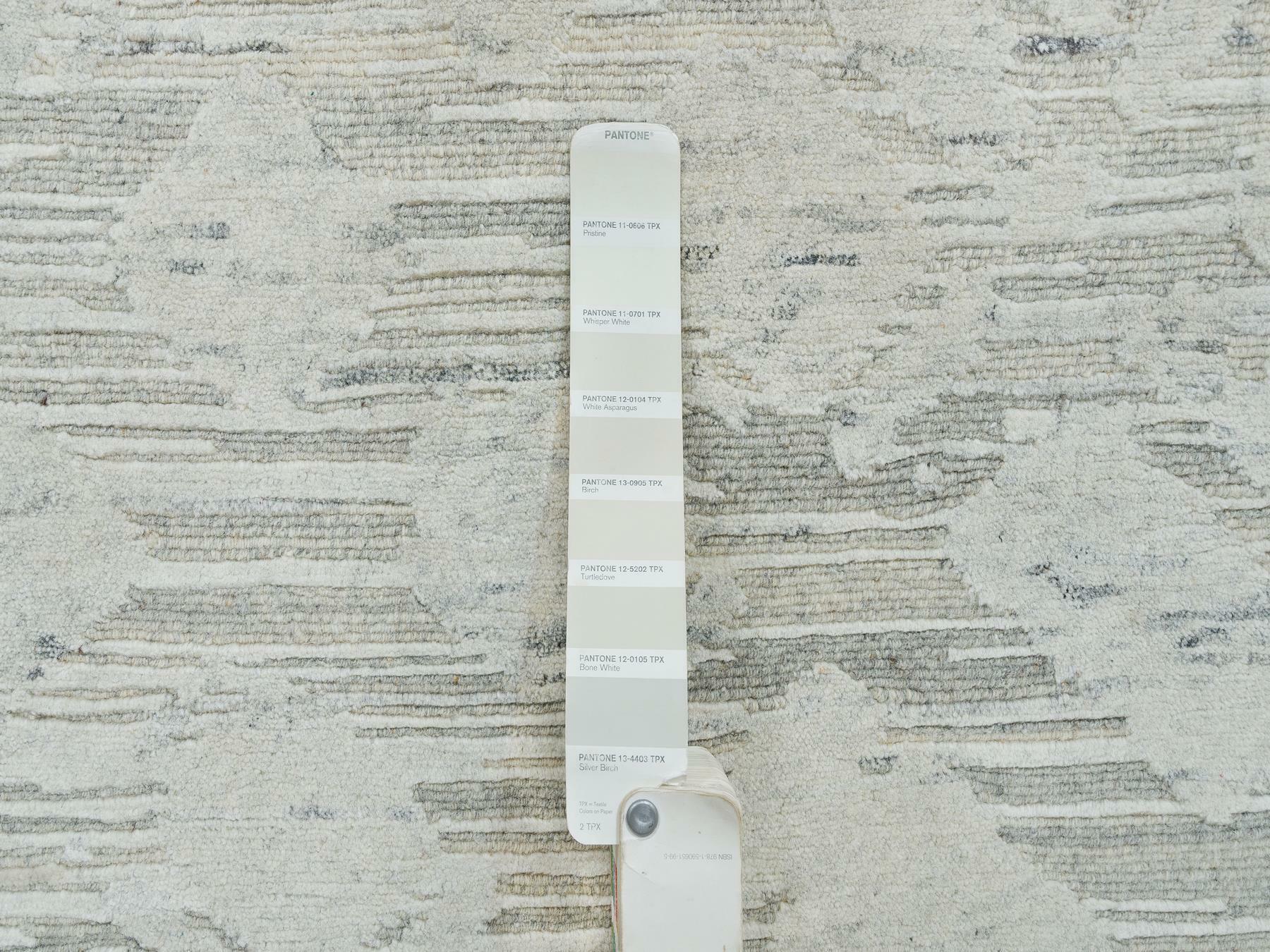 Modern / Contemporary hand-knotted wool rug in Gray, 9' x 9' — SKU O065149 (view 7)