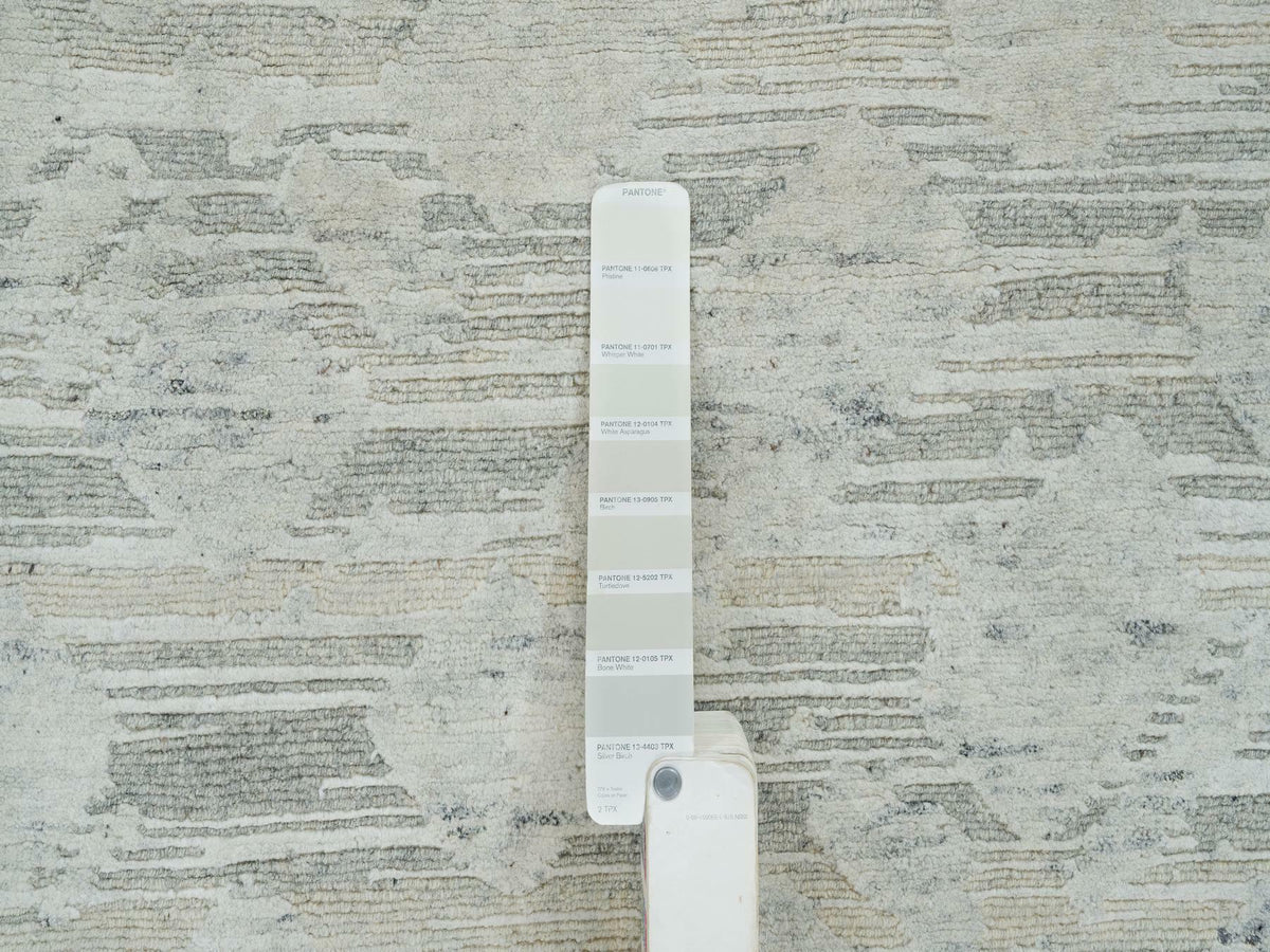 Modern / Contemporary hand-knotted wool rug in Gray, 6'1" x 6'2" — SKU O065156 (view 4)