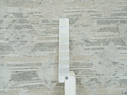 Modern / Contemporary hand-knotted wool rug in Gray, 6'1" x 6'2" — SKU O065156 (view 4)