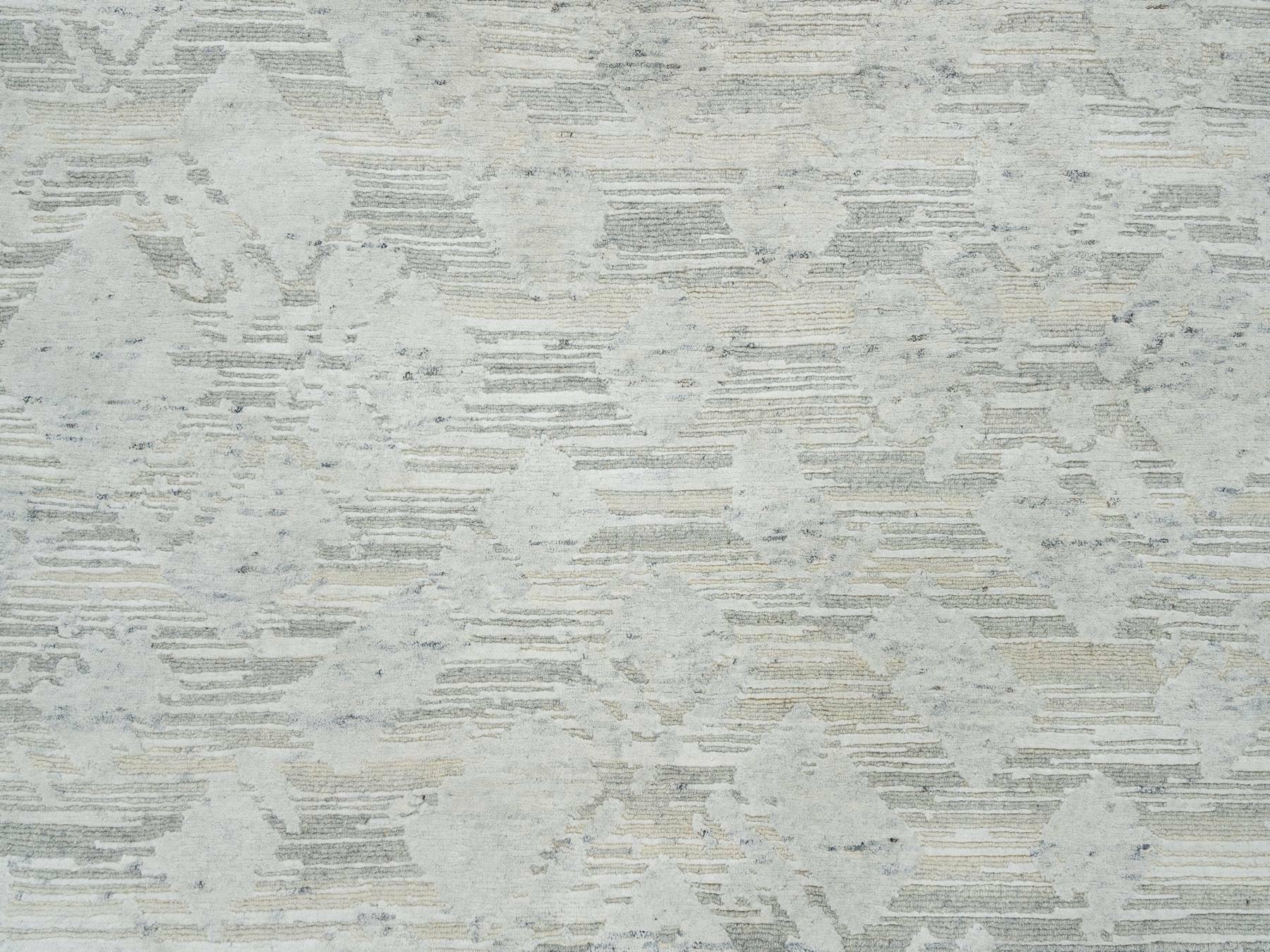 Modern / Contemporary hand-knotted wool rug in Gray, 6'1" x 6'2" — SKU O065156 (view 5)