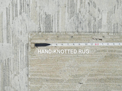 Modern / Contemporary hand-knotted wool rug in Gray, 6'1" x 6'2" — SKU O065156 (view 8)